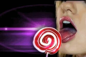 Гифки девушки эротично сосут и облизывают леденцы