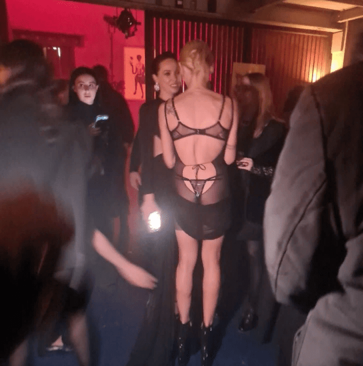 Скандальная "Голая" вечеринка Ивлеевой (Слитые в сеть 98 фото + видео "знаменитостей")