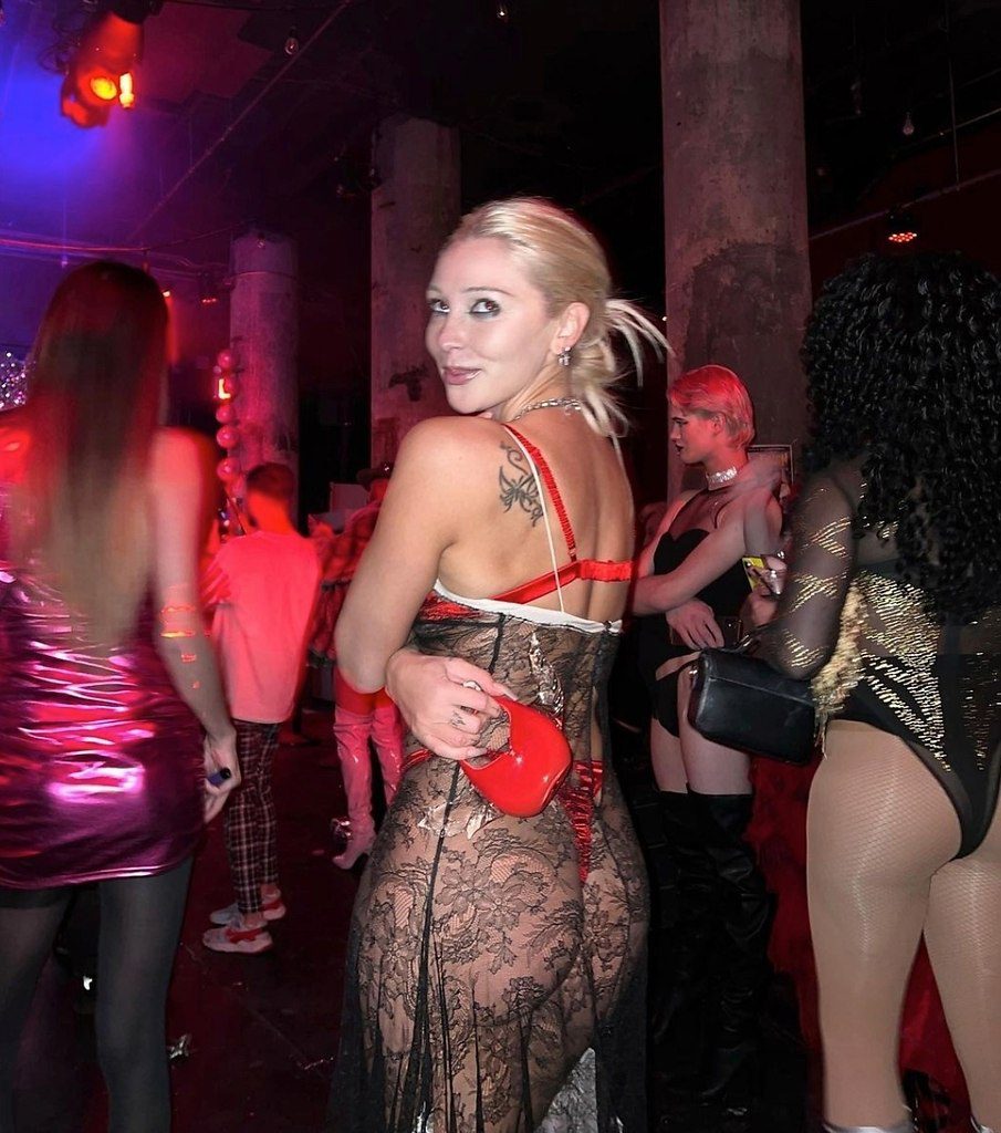 Скандальная "Голая" вечеринка Ивлеевой (Слитые в сеть 98 фото + видео "знаменитостей")