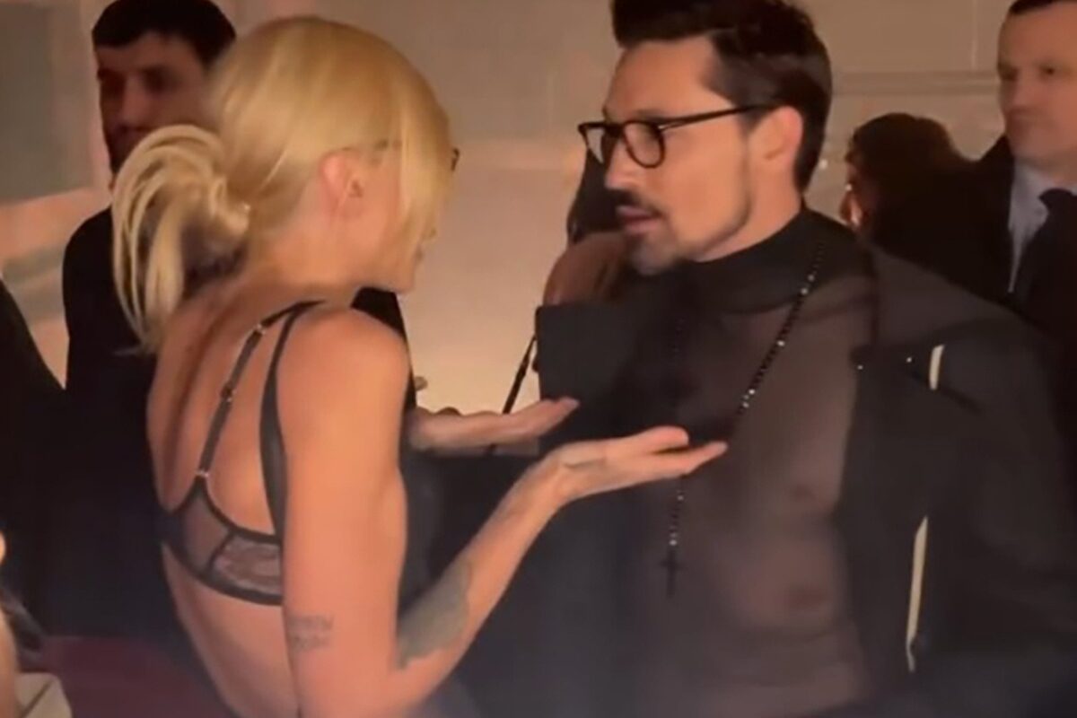 Скандальная "Голая" вечеринка Ивлеевой (Слитые в сеть 98 фото + видео "знаменитостей")