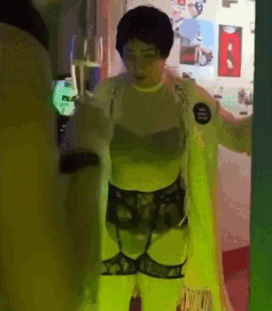 Анимация Лолита в шокирующем наряде на вечеринке у Ивлеевой