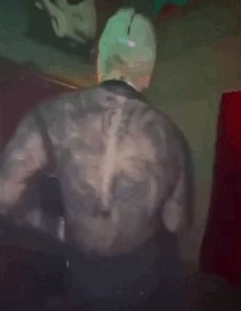 Гифка смешной танец Киркорова на скандальной вечеринке Ивлеевой. Пожалуй самый эффектный разворот в его жизни).