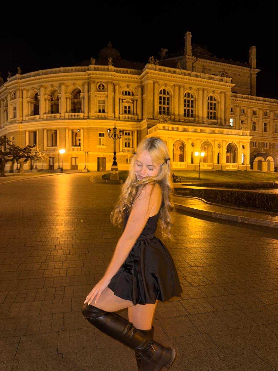 Авдеева в коротком мини платье. Авдеева в коротком мини платье.