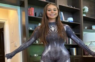 Блогерша Sophie Rain (30 фото Софи Рейн слитых в сеть)