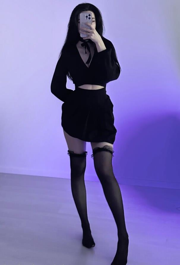 А тут морфилина засняла себя в короткой юбке и чёрных чулках. А тут морфилина засняла себя в короткой юбке и чёрных чулках.