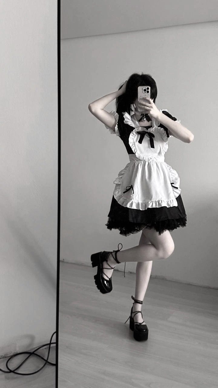 Селфи Морфилиной в косплей наряде толи горничной, толи школьницы у зеркала. Селфи Морфилиной в косплей наряде толи горничной, толи школьницы у зеркала.