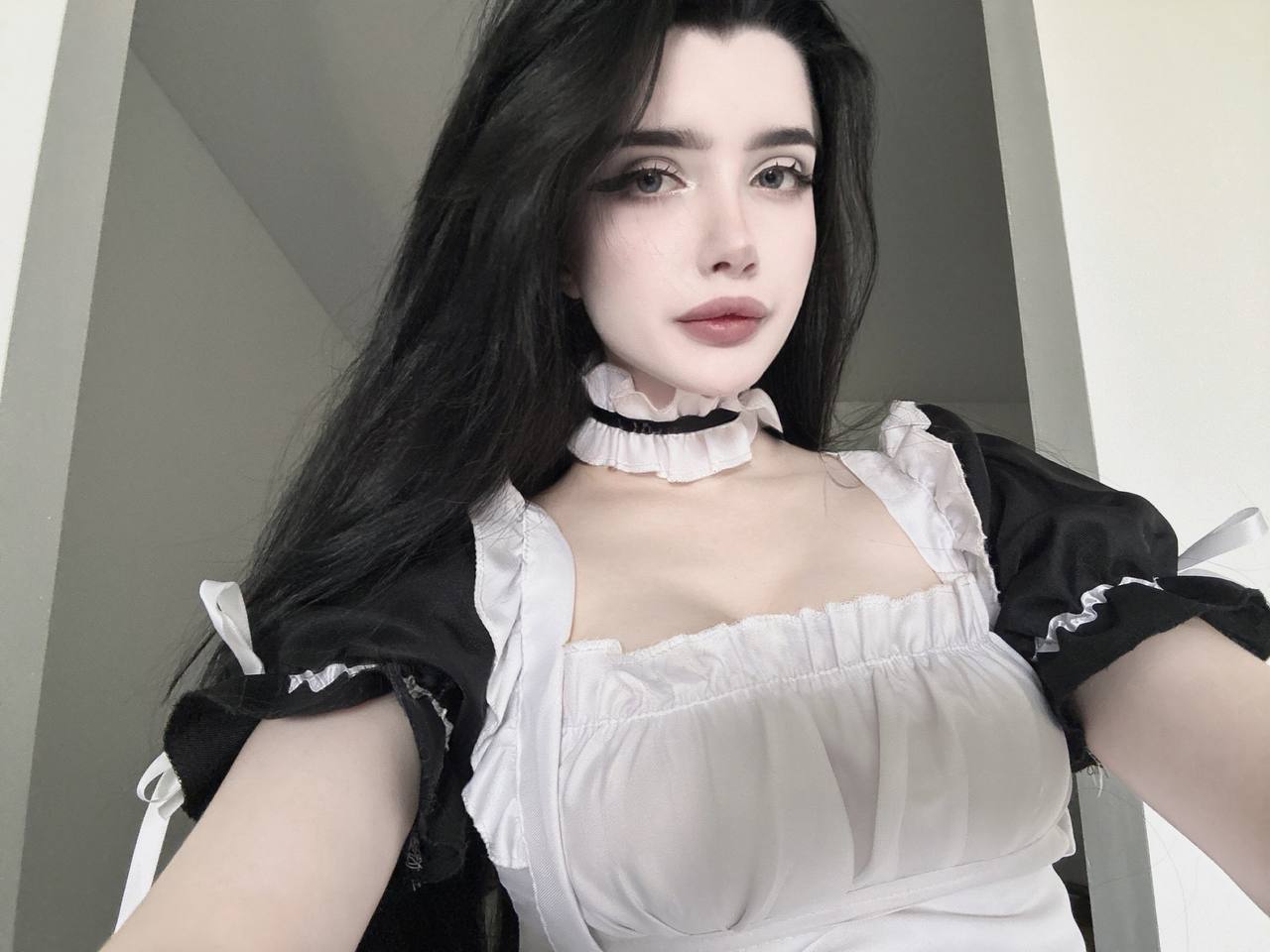 Горячее селфи от Арины Кошечкиной в косплей образе толи домработницы, то ли школьницы. Горячее селфи от Арины Кошечкиной в косплей образе толи домработницы, то ли школьницы.