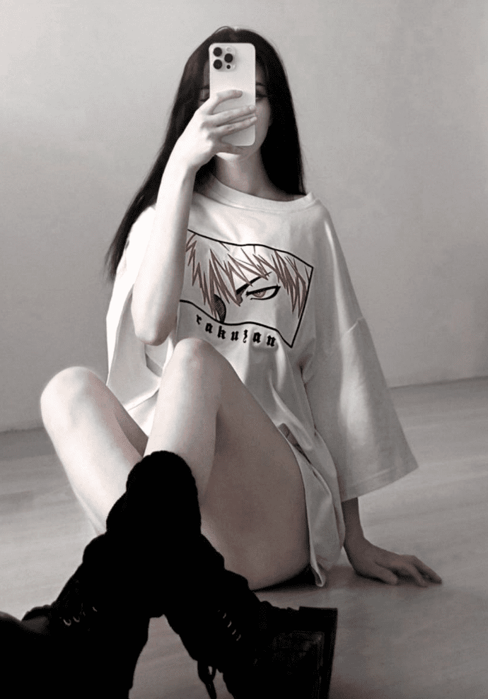 А тут Арина показала подписчикам свои обнажённые ножки. А тут Арина показала подписчикам свои обнажённые ножки.