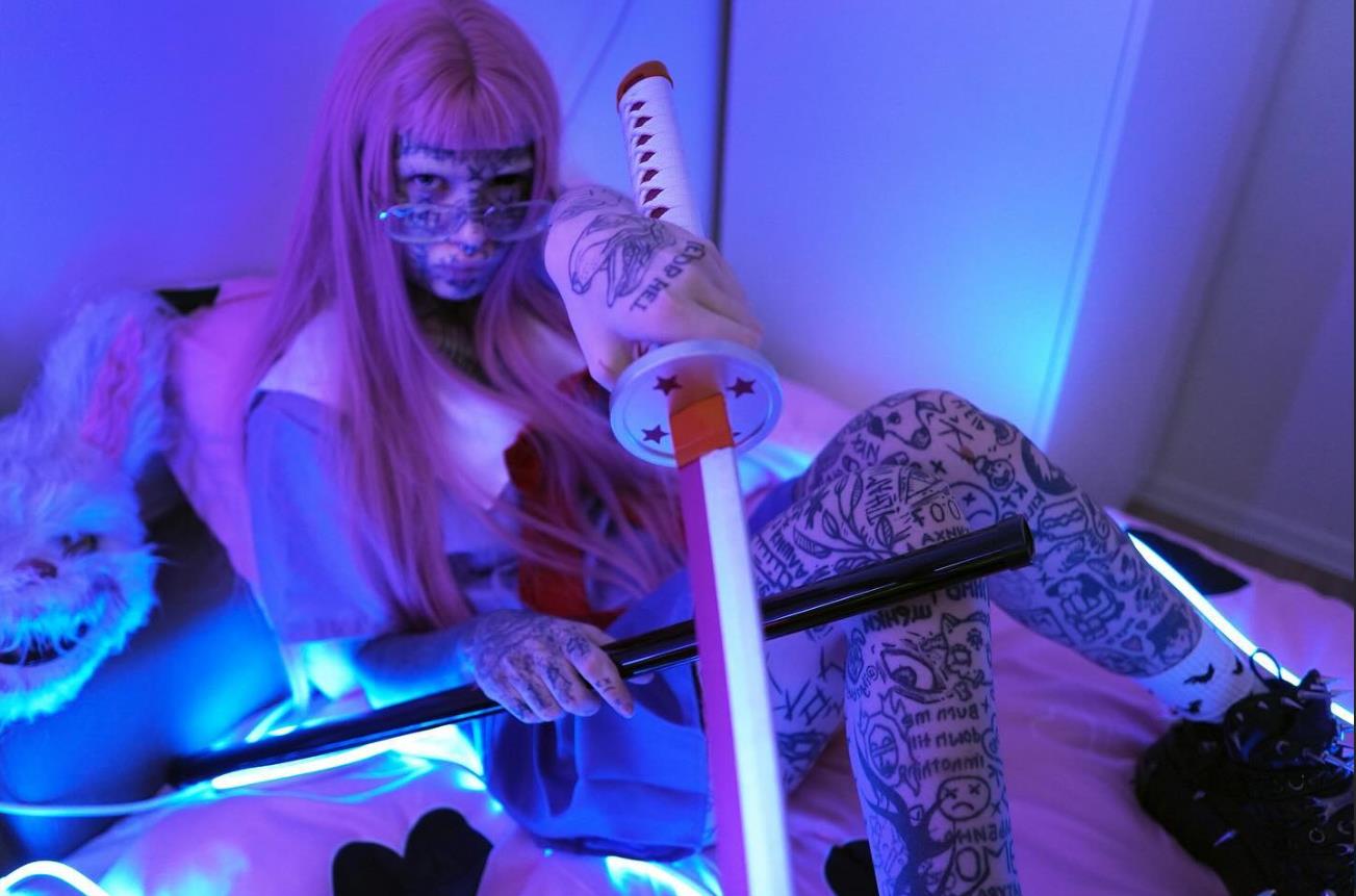 Сексуальное косплей фото с ssspringvoid в Аниме стиле с катанами. Битмейкер София "ssspringvoid" Ковригина (30 фото слитых в сеть)