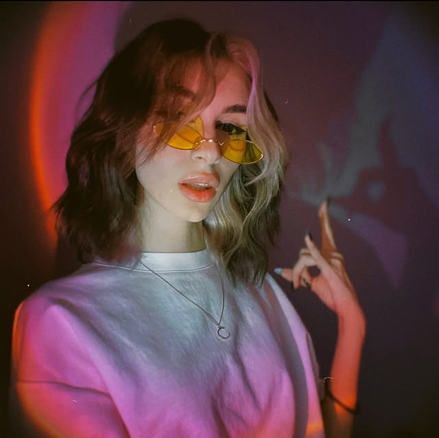 Стримерша Неля Рей (30 фото "NelyRay" слитых в сеть)