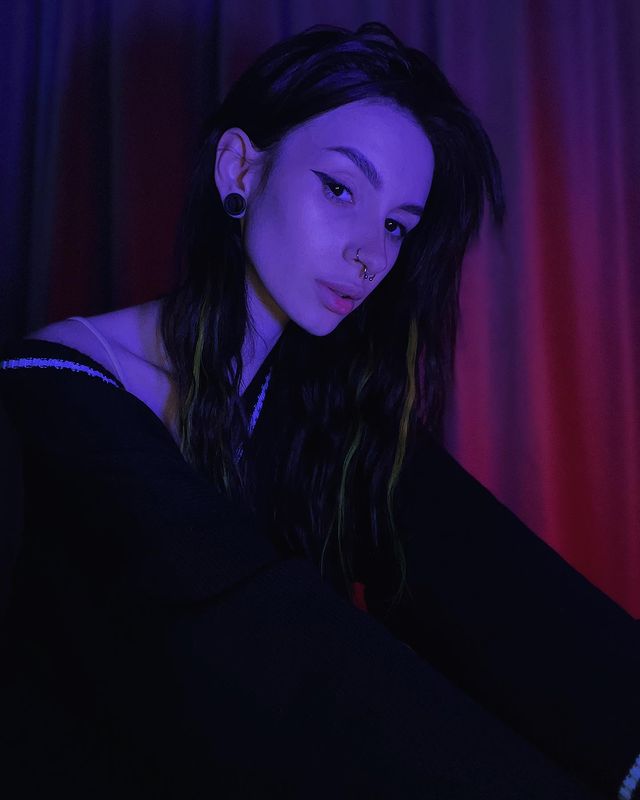 Стримерша Неля Рей (30 фото "NelyRay" слитых в сеть)