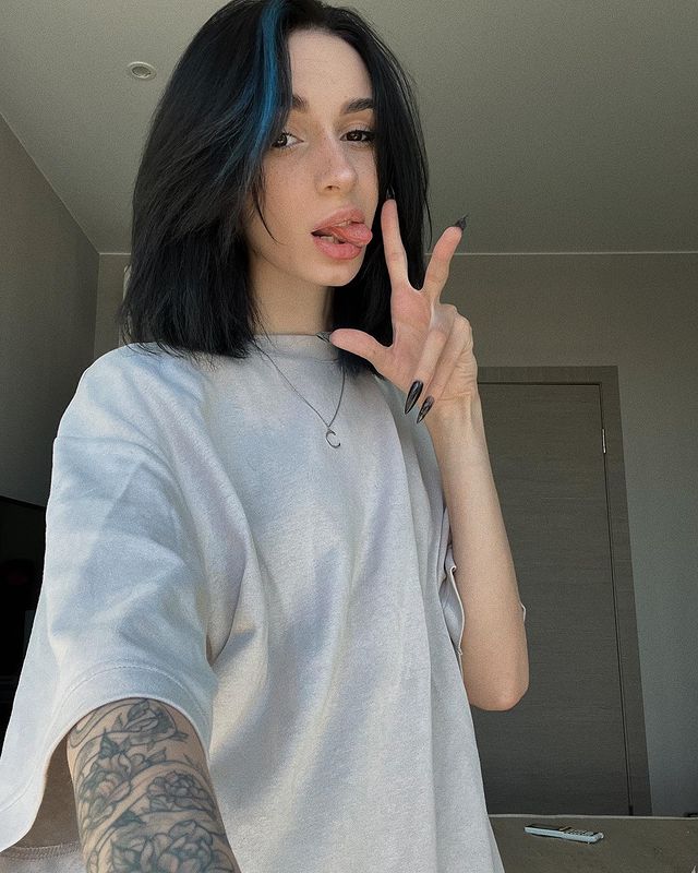 Стримерша Неля Рей (30 фото "NelyRay" слитых в сеть)