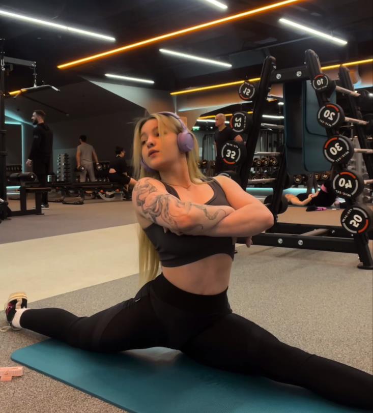 Фитоняшка Musclekitty на занятиях. Фитоняшка Musclekitty на занятиях.