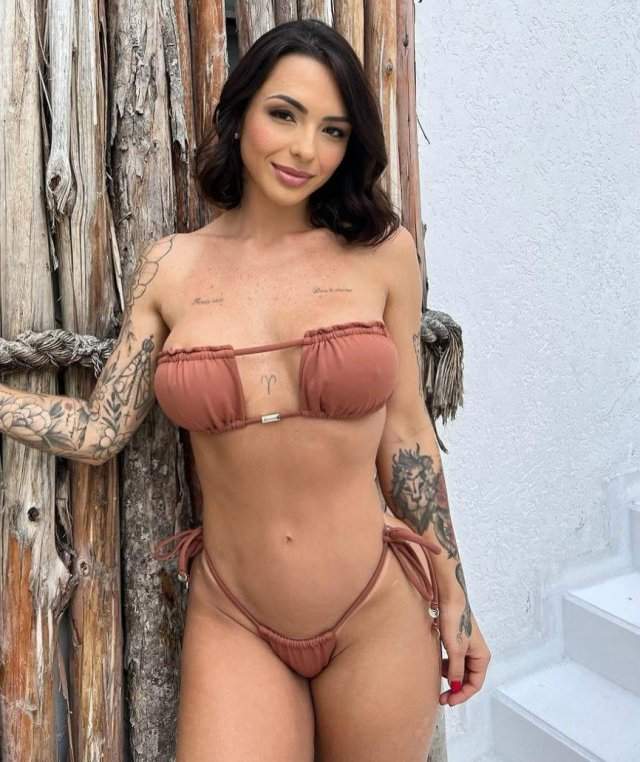 Бразильянка Розалин Корал (30 фото слитое в сеть)