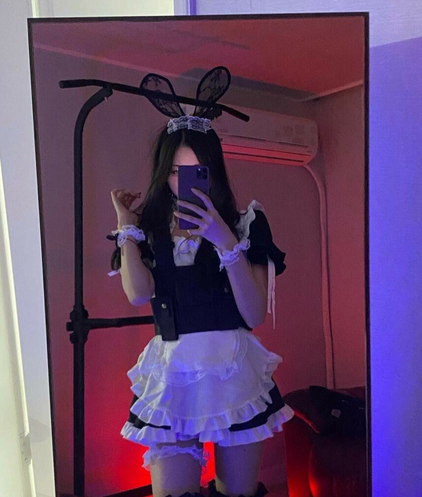 Косплей сефи от Леры Ли в образе горничной. Косплей сефи от Леры Ли в образе горничной.