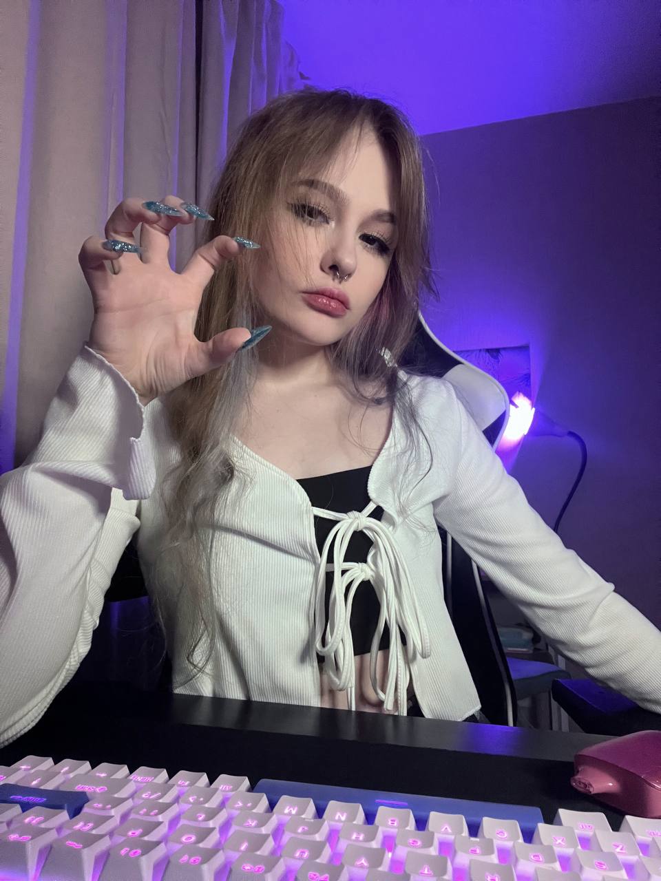 Стримерша Ксяша "Ksyasha" (25 фото Ксеньи Тарасовой слитых в сеть)