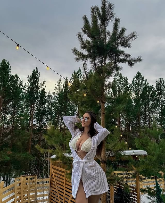 Зимнее фото с Katerina999  в халате и в лифчике.