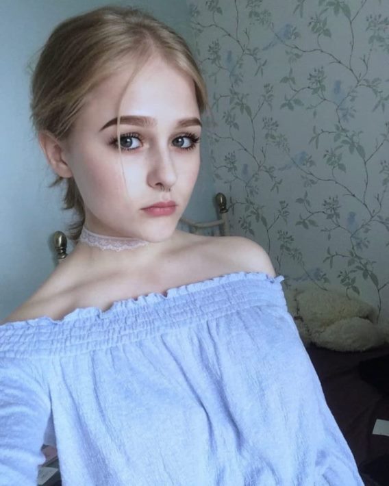 Стримерша Ксяша "Ksyasha" (25 фото Ксеньи Тарасовой слитых в сеть)