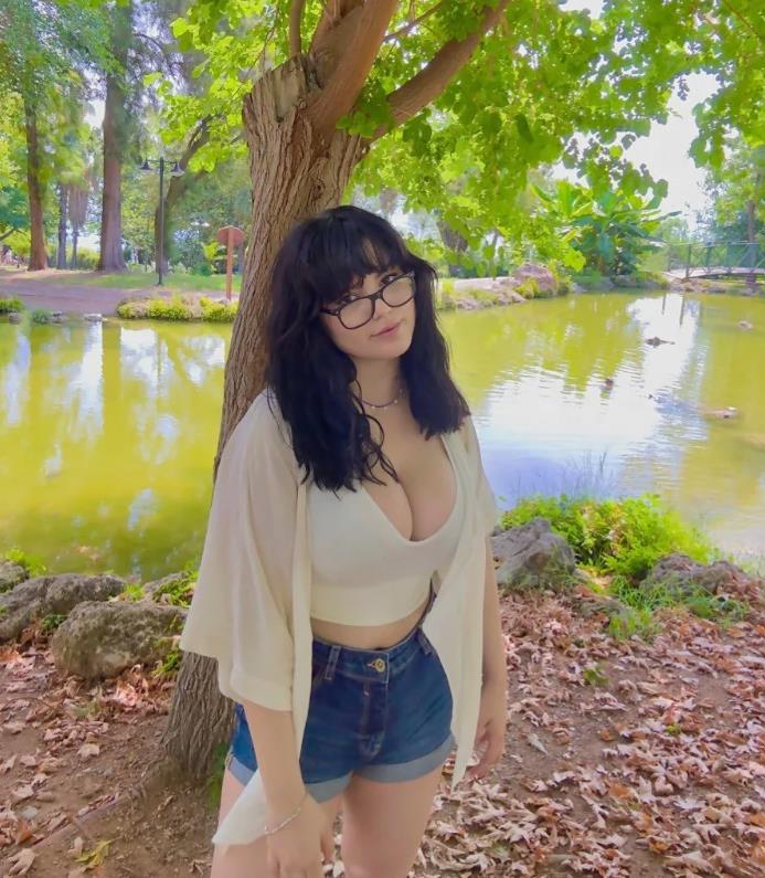 Модель Onlyfans Эзра A.A.V. Вандан (30 фото "Acnoctem" слитых в сеть)