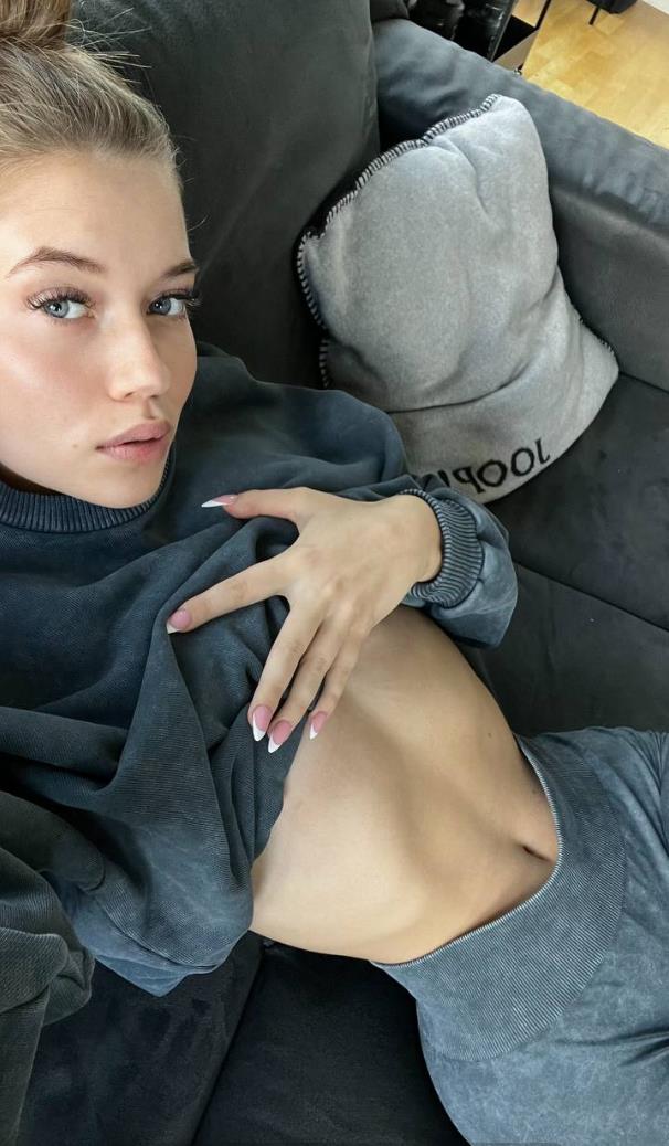 Немецкая стримерша Viktoriakpa (30 фото слитых в сеть)