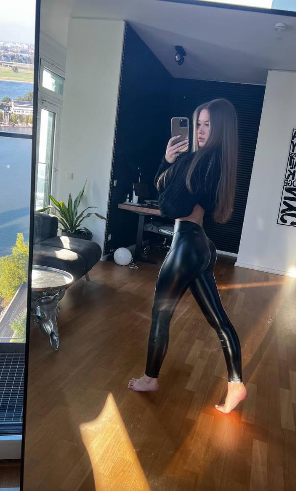 Немецкая стримерша Viktoriakpa (30 фото слитых в сеть)