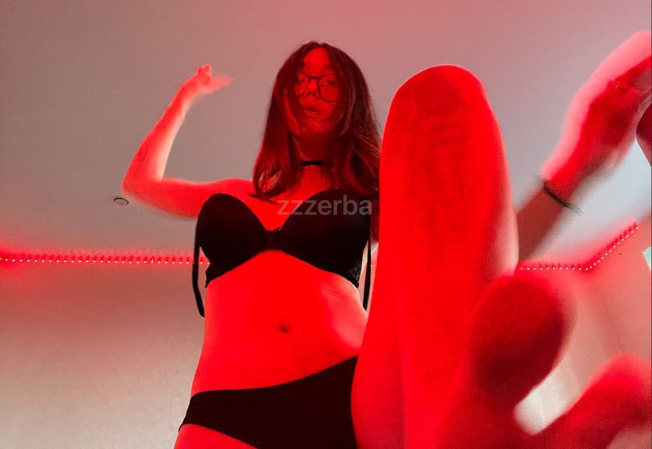 Эффектное фото riprareswag в чёрном нижнем белье. Эффектное фото riprareswag в чёрном нижнем белье.