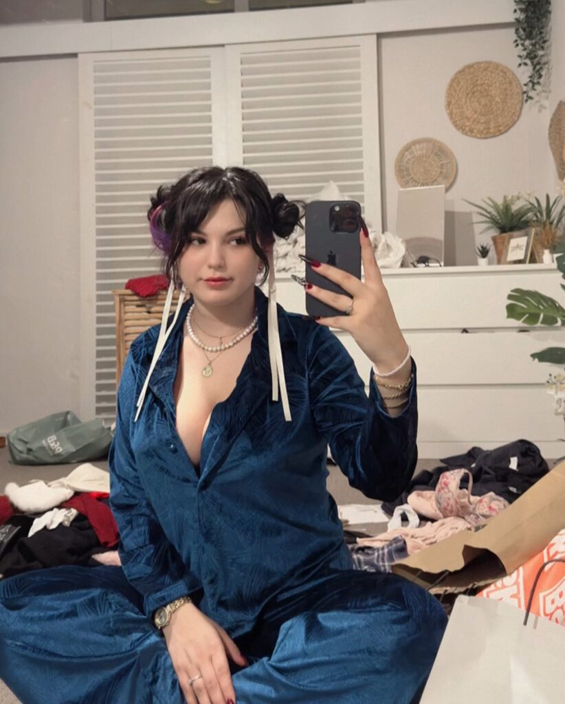 Модель Onlyfans Эзра A.A.V. Вандан (30 фото "Acnoctem" слитых в сеть)