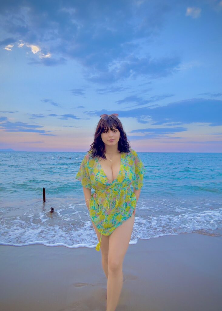 Модель Onlyfans Эзра A.A.V. Вандан (30 фото "Acnoctem" слитых в сеть)