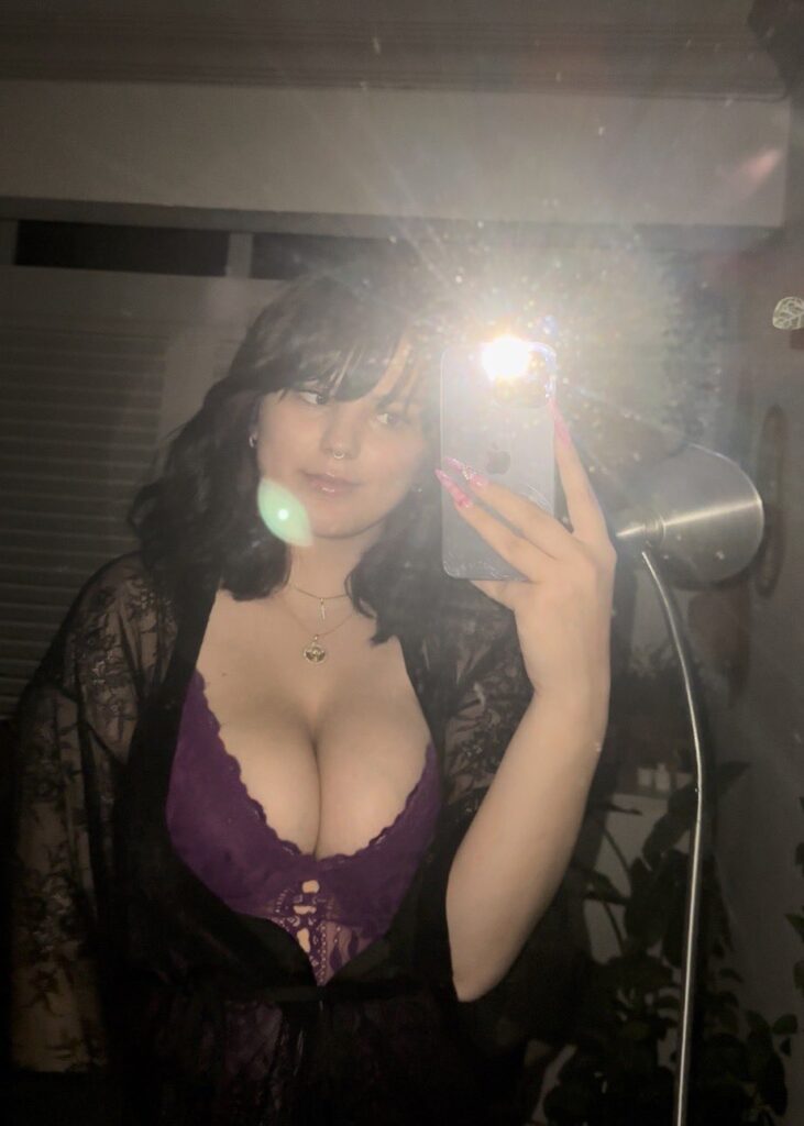 Модель Onlyfans Эзра A.A.V. Вандан (30 фото "Acnoctem" слитых в сеть)