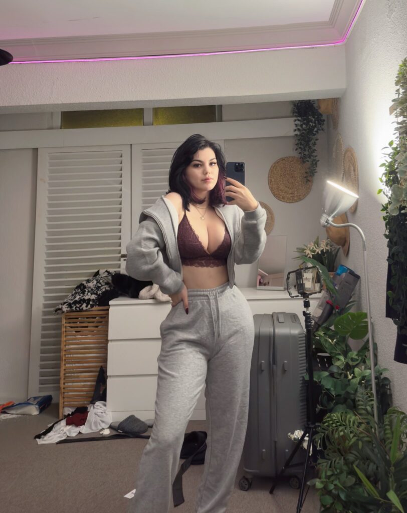 Модель Onlyfans Эзра A.A.V. Вандан (30 фото "Acnoctem" слитых в сеть)