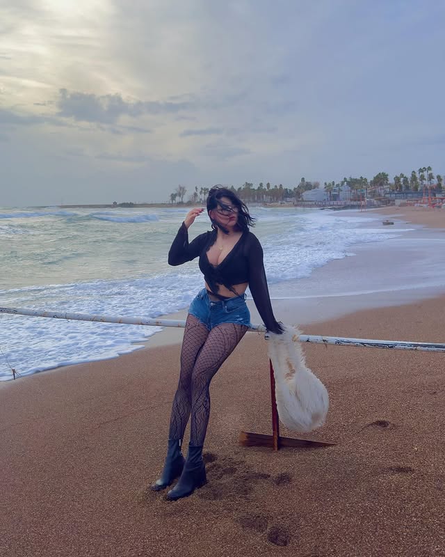 Модель Onlyfans Эзра A.A.V. Вандан (30 фото "Acnoctem" слитых в сеть)