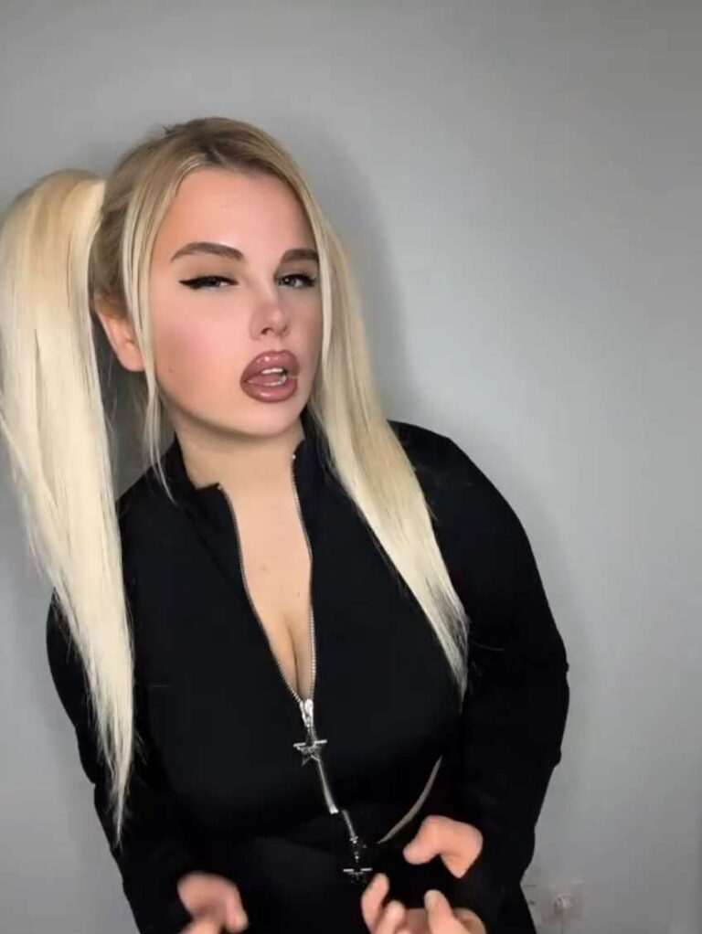 Соблазнительное подмигивание от Фенси. Соблазнительное подмигивание от Фенси.