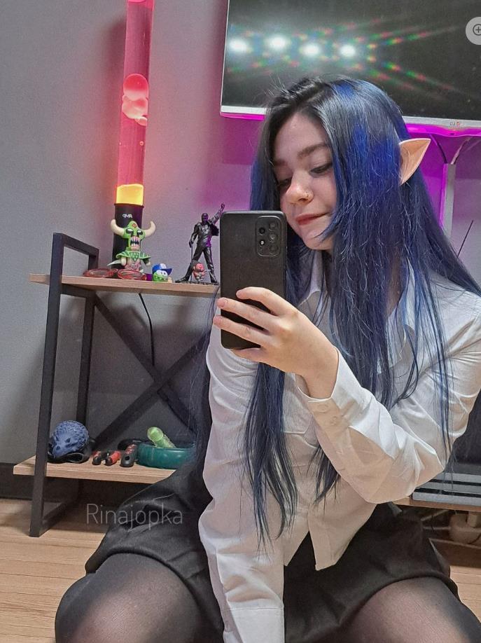 Слитое в сеть с платформы бусти, косплей фото Rinajopka в образе эльфийки в юбке и чулках. Слитое в сеть с платформы бусти, косплей фото Rinajopka в образе эльфийки в юбке и чулках.