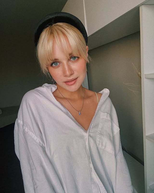 Алина Воскресенская из "Универ. Молодые!" (25 фото слитых в сеть)