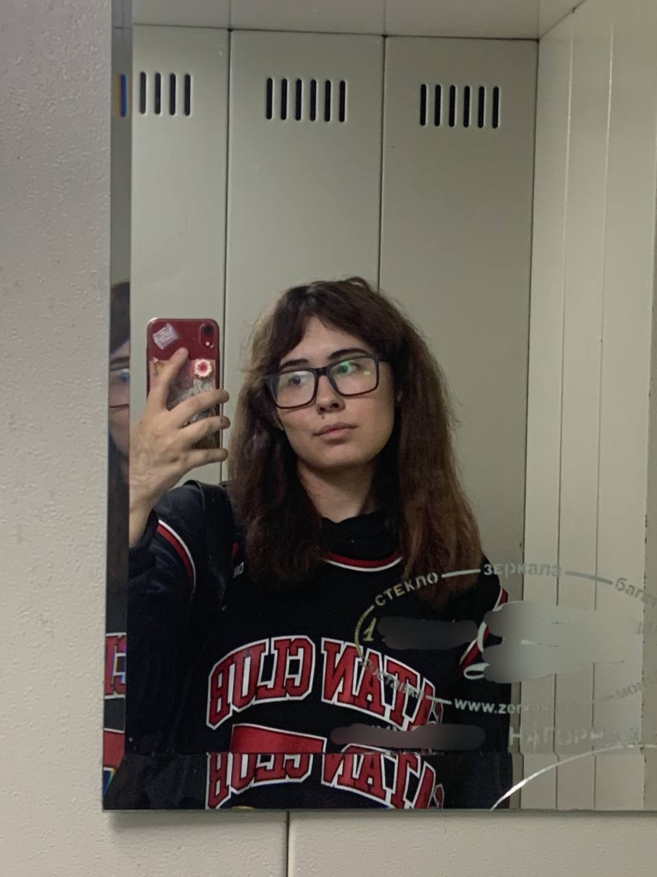 А тут она делает лифтолук. А тут она делает лифтолук.