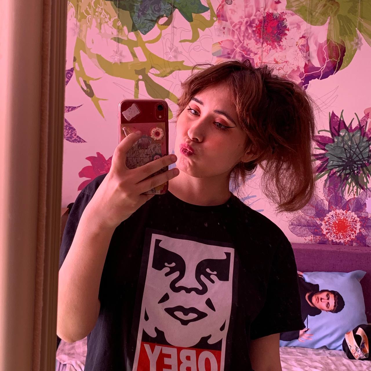 Жанна Кашенцова на смешном фото в стиле - губы уточкой. Жанна Кашенцова на смешном фото в стиле - губы уточкой.